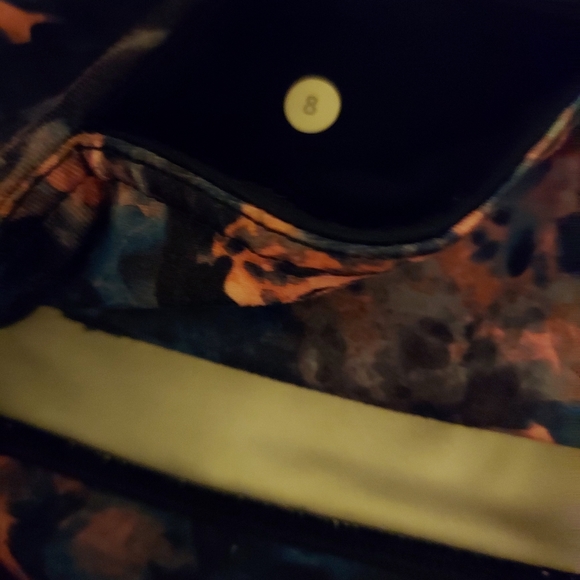 Lululemon Bundle! 2crop leggings sz8, 1reversible NWT Purple Uplifting Scrunchie - Picture 9 of 11